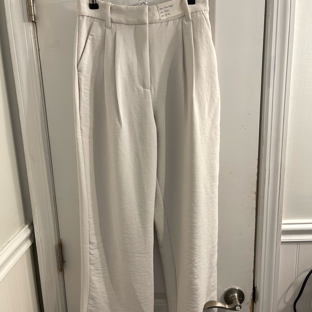 Abercrombie & Fitch Cream Pleated Pants